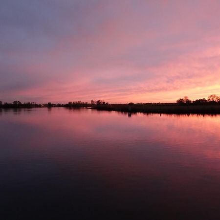 Mooi Vakantiehuis Prachtig Gelegen Aan Het Water Rijpwetering Zewnętrze zdjęcie